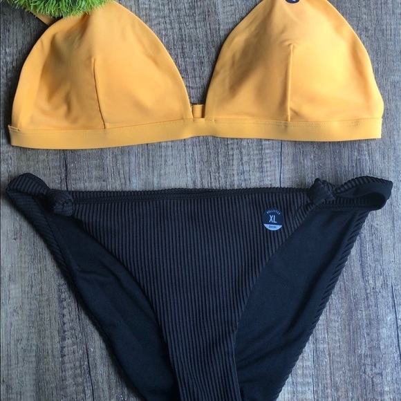 Hollister orange triangle bikini top SZ  XL NWT - Picture 3 of 6
